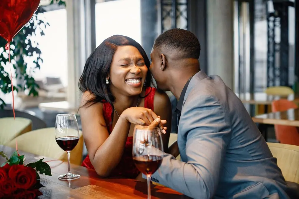 Mbinu 13 za kumtongoza msichana ili akubali mapema