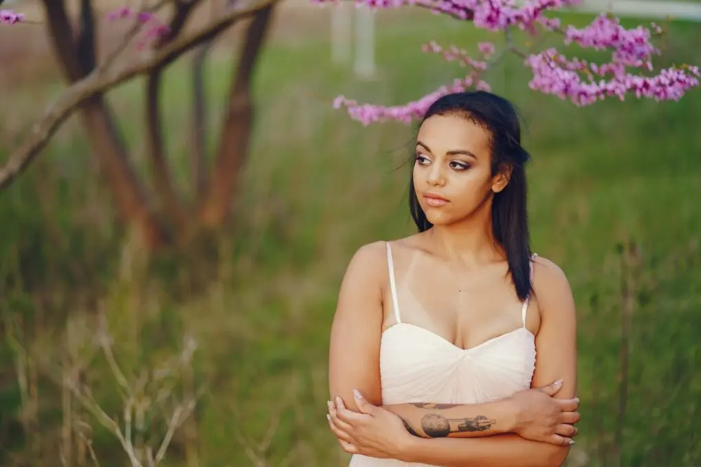 Sababu Zinazomfanya Girlfriend Wako Atongoze Wanaume Wengine