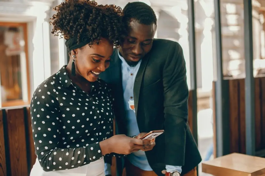 Mbinu za Kumwomba Mwanamke Namba Ya Simu