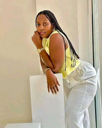 Njia 9 za Kumtongoza Mwanamke Ambaye Hamko Ligi Moja (Out of Your League)