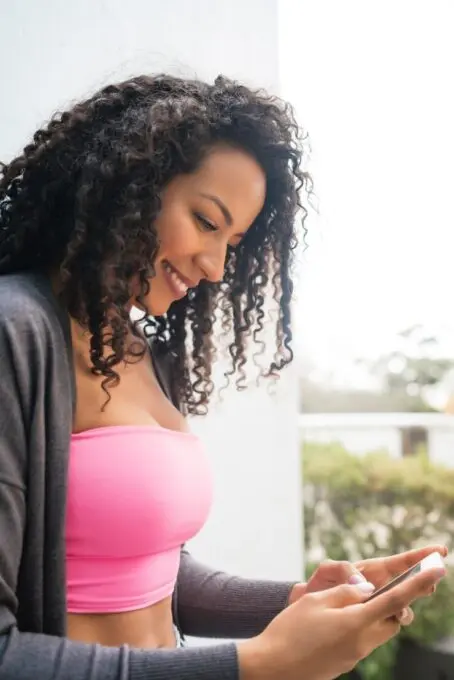 Siri 4 Zinazofichwa Za Jinsi Ya Kumvutia Mwanamke