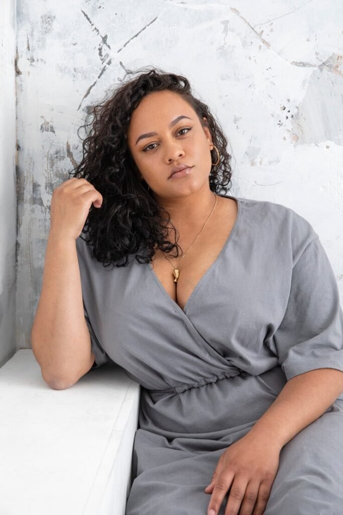 Jinsi Ya Kuingia Katika DM Ya Mwanamke, Umsisimue Na Ajibu Meseji Yako